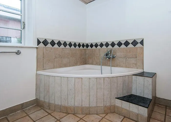 بيت للعطل 4 Star In Højer